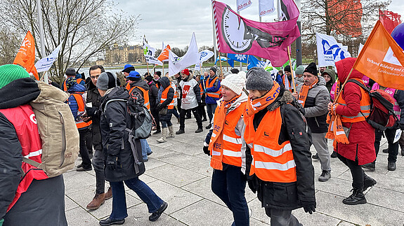2 000 Menschen nutzten die Demonstration, um auf die Bedeutung des öffentlichen Dienstes für die Gesellschaft aufmerksam zu machen.