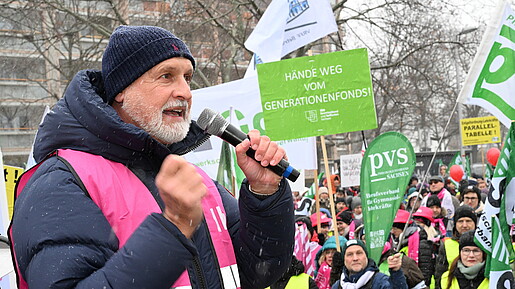 Das Foto zeigt Beschäftigte des öffentlichen Dienstes auf der Demo in Dresden am 29.1.2026.