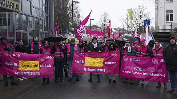 Einkommensrunde 2023 bei Bund und Kommunen: Protest in Solingen Einkommensrunde 2023 bei Bund und Kommunen: Protest in Solingen