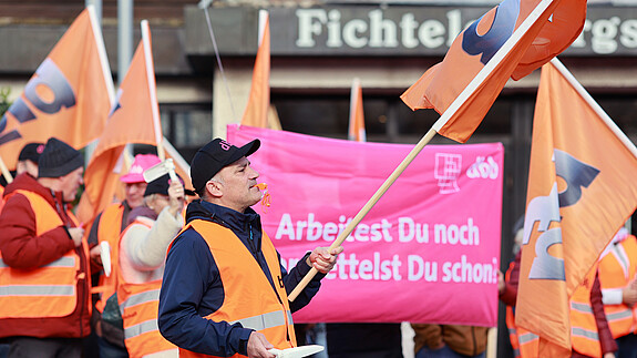 Einkommensrune, öffentlicher Dienst, Tarifverhandlungen, Arbeit, Personal, Personalmangel, Einkommen, Wunsiedel, Bayern, Finanzministerium, Steuererklärung, Arbeitsbedingungen