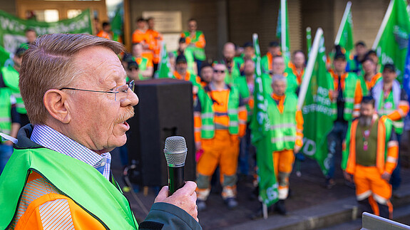 Einkommensrunde 2025: Beschäftigte von Bund und Kommunen demonstrieren in Dresden 06.03.2025, Jahr > 2025, Ort > Europa > Deutschland > Sachsen > Dresden, EKR Bund, Einkommensrunde 2025, Veranstaltung > Kundgebung