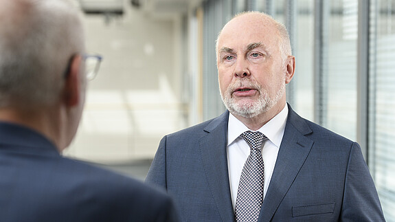 Ulrich Silberbach, Bundesvorsitzender des dbb, im Gespräch