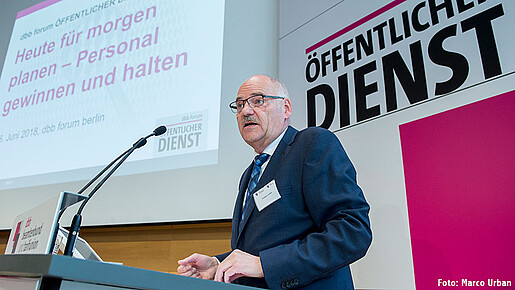 Friedhelm Schäfer beim dbb forum ÖFFENTLICHER DIENST Friedhelm Schäfer beim dbb forum ÖFFENTLICHER DIENST