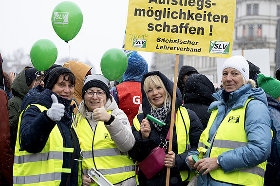 Beschäftigte beim Warnstreik in Leipzig