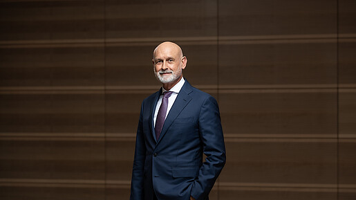Das Foto zeigt Volker Geyer, Bundesvorsitzenden des dbb.
