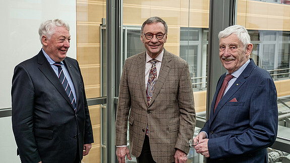 Horst Günther Klitzing mit Jürgen Feddersen (links) und Claus Bernhold (rechts) Horst Günther Klitzing mit Jürgen Feddersen (links) und Claus Bernhold (rechts)