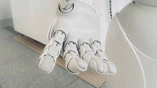 Nahaufnahme einer weißen Roboterhand