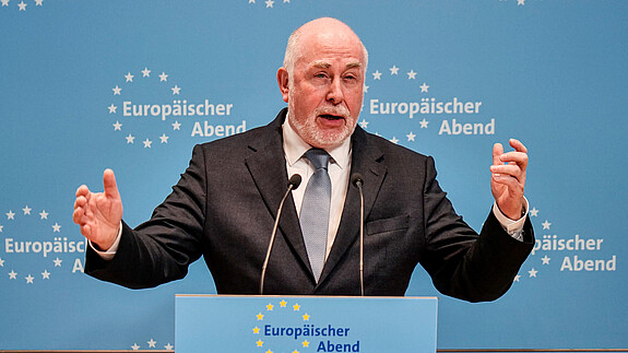 Europäischer Abend: Fachkräftemangel in Europa. Wie gelingt die EU-Migrationspolitik? Europäischer Abend