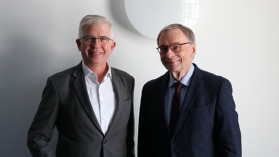 Prof. Andrew Ullmann (links) und Horst Günther Klitzing Prof. Andrew Ullmann (links) und Horst Günther Klitzing