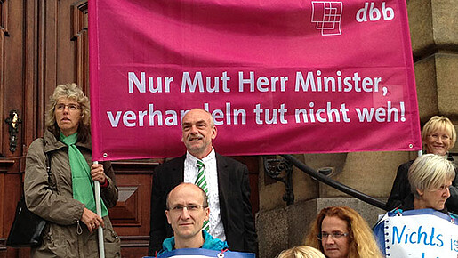 Aktion vor dem Finanzministerium in Dresden Aktion vor dem Finanzministerium in Dresden