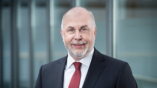 dbb Chef Ulrich Silberbach im Portrait