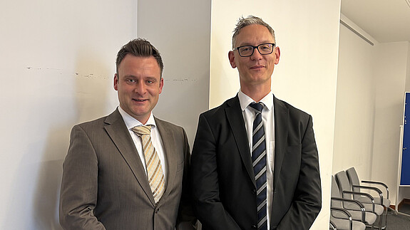 Das Foto zeigt Thomas Liebel, Vertreter für die Bundesbeamtengewerkschaften (links), und Dr. Michael Baum vom BMI.