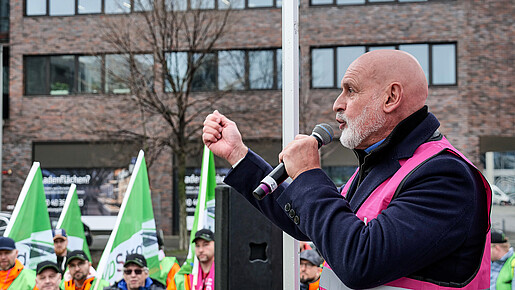 Das Foto zeigt die Demonstration der Beschäftigten der Autobahn GmbH in Berlin.