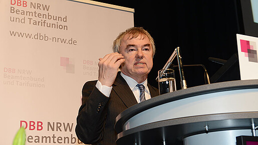 Klaus Dauderstädt auf dem DBB NRW Gewerkschaftstag Klaus Dauderstädt auf dem DBB NRW Gewerkschaftstag