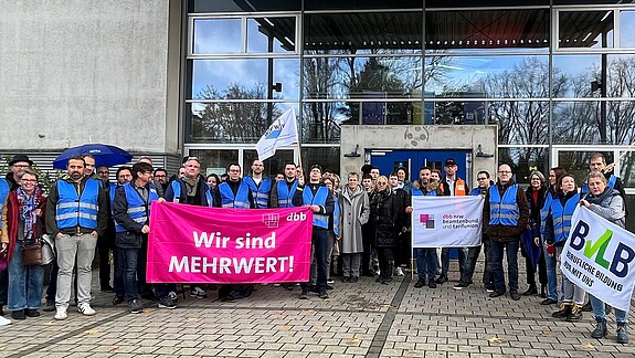 Einkommensrunde, öffentlicher Dienst, Mahnwache, Nordrhein-Westfalen, BVLB, Gelsenkirchen, Bildung, Personal, Innovation, Tarifverhandlungen, Blockade, Sicherheit, Finanzen, Beschäftigte