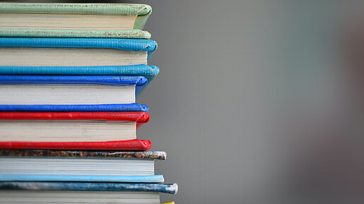 Verschiedenfarbige Bücher