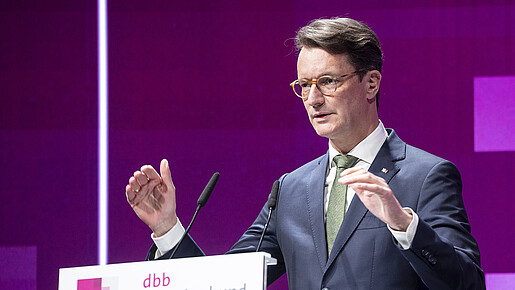 Wüst - Jahrestagung Das Foto zeigt NRW-Ministerpräsident Hendrik Wüst auf der dbb Jahrestagung 2026.