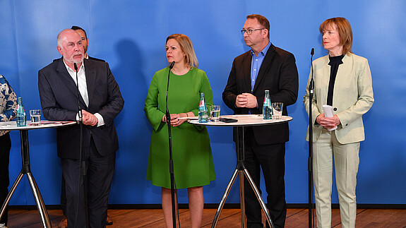 Einkommensrunde Bund und Kommunen 2023: Pressekonferenz zum Tarifabschluss