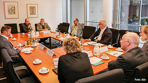 dbb Vize Maik Wagner (2.v.l.) im Bundestagsauschusses für Arbeit und Soziales