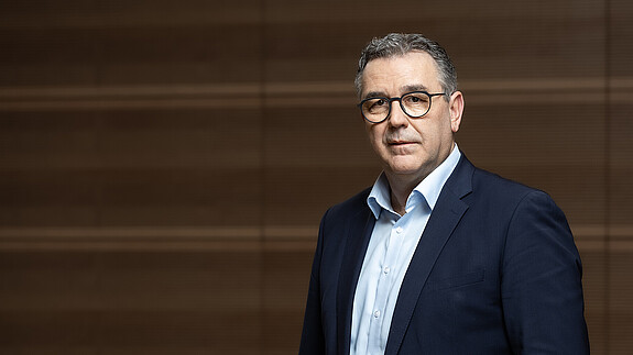 Klares Nein zu längerer Lebensarbeitszeit und weniger Kündigungsschutz Das Foto zeigt dbb-Vize Andreas Hemsing.