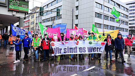 Kundgebung der saarländischen Beschäftigten vor der Staatskanzlei in Saarbrücken