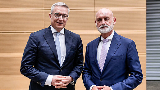 Das Foto zeigt Digitalminister Karsten Wildberger (links) und dbb-Chef Volker Geyer.