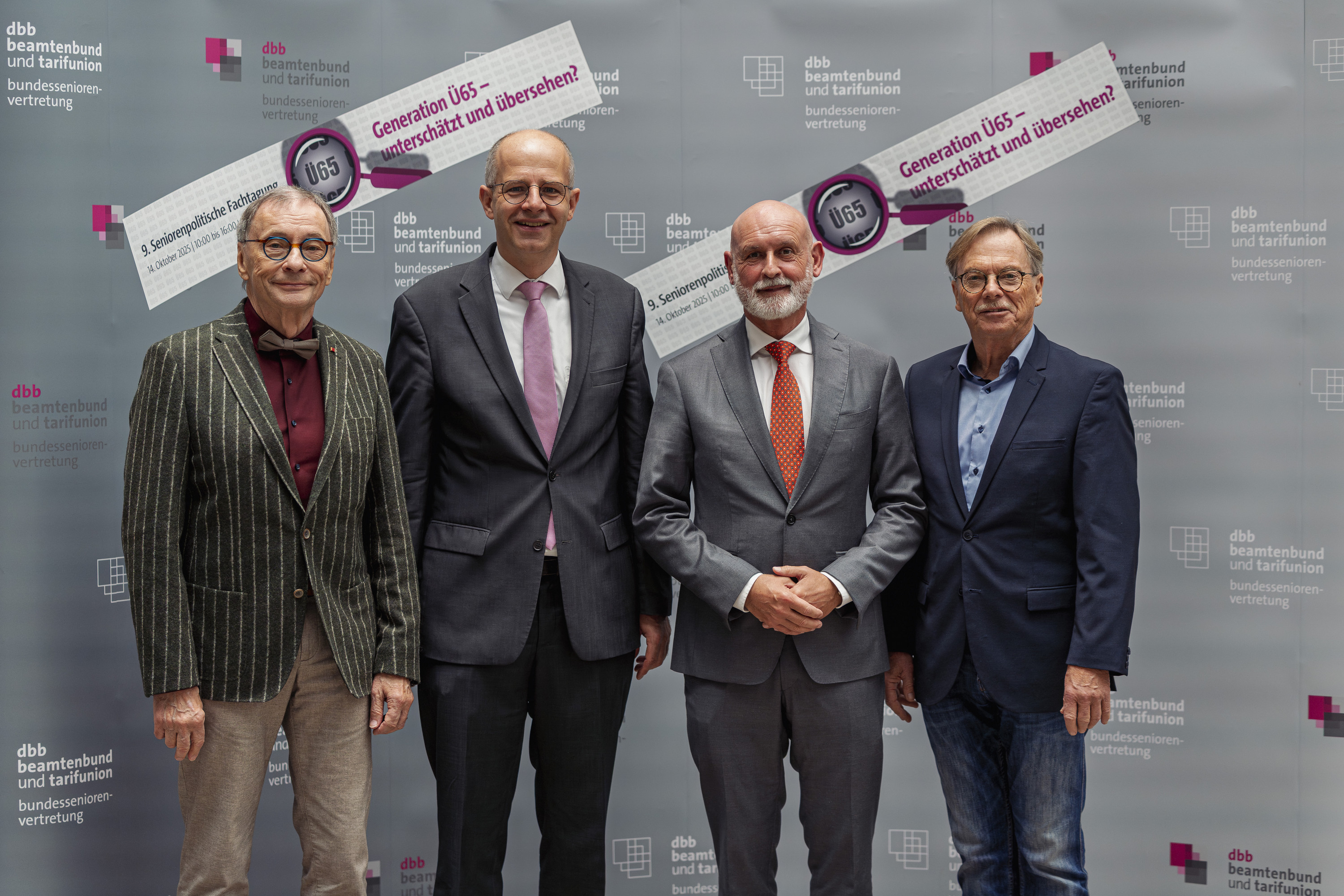 Das Foto zeigt: Horst Günther Klitzing, Vorsitzender der dbb bundesseniorenvertretung, Michael Brand, Parlamentarischer Staatssekretär im Bundesseniorenministerium, dbb-Chef Volker Geyer und Norbert Lütke, Zweiter Vorsitzender der dbb bundesseniorenvertretung.